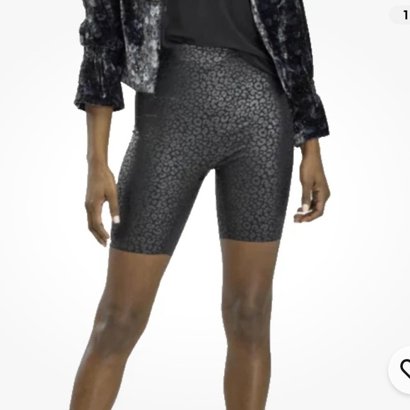 HUE Ladies Sleek Effects High Rise Biker Shorts, Black Leopard Embossed XL NEW - Picture 1 of 11